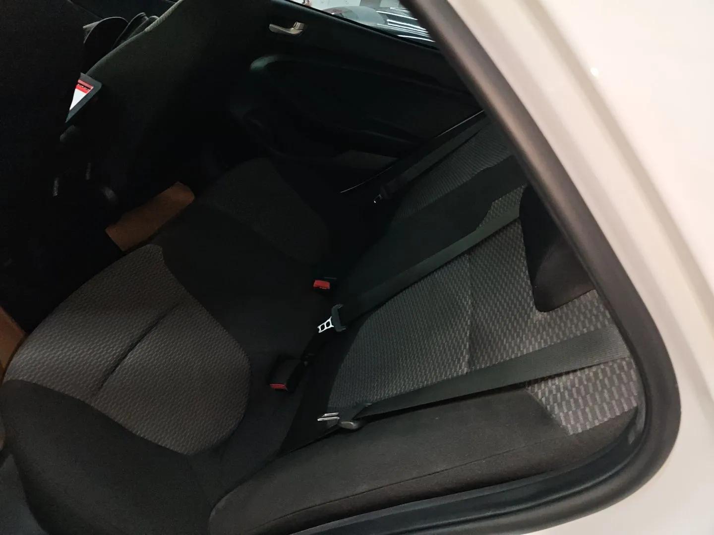 Hyundai Verna (older generation) 2020 1.4L Manual GL Refreshed Edition — миниатюра 19