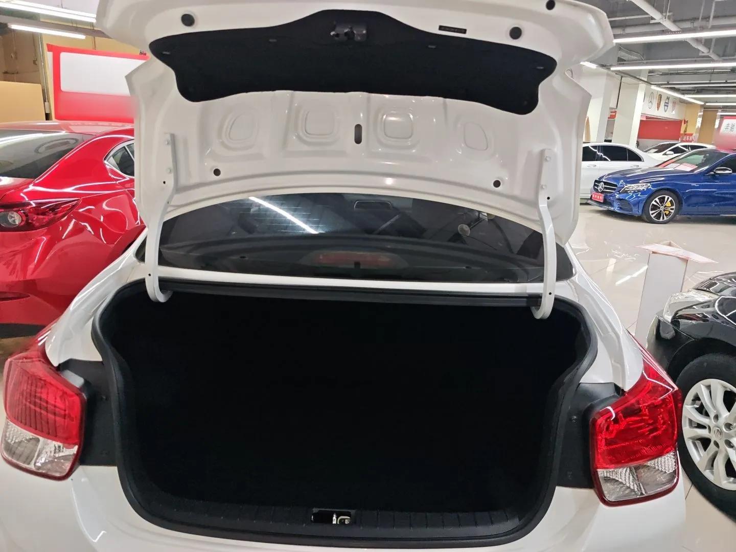 Hyundai Verna (older generation) 2020 1.4L Manual GL Refreshed Edition — миниатюра 21