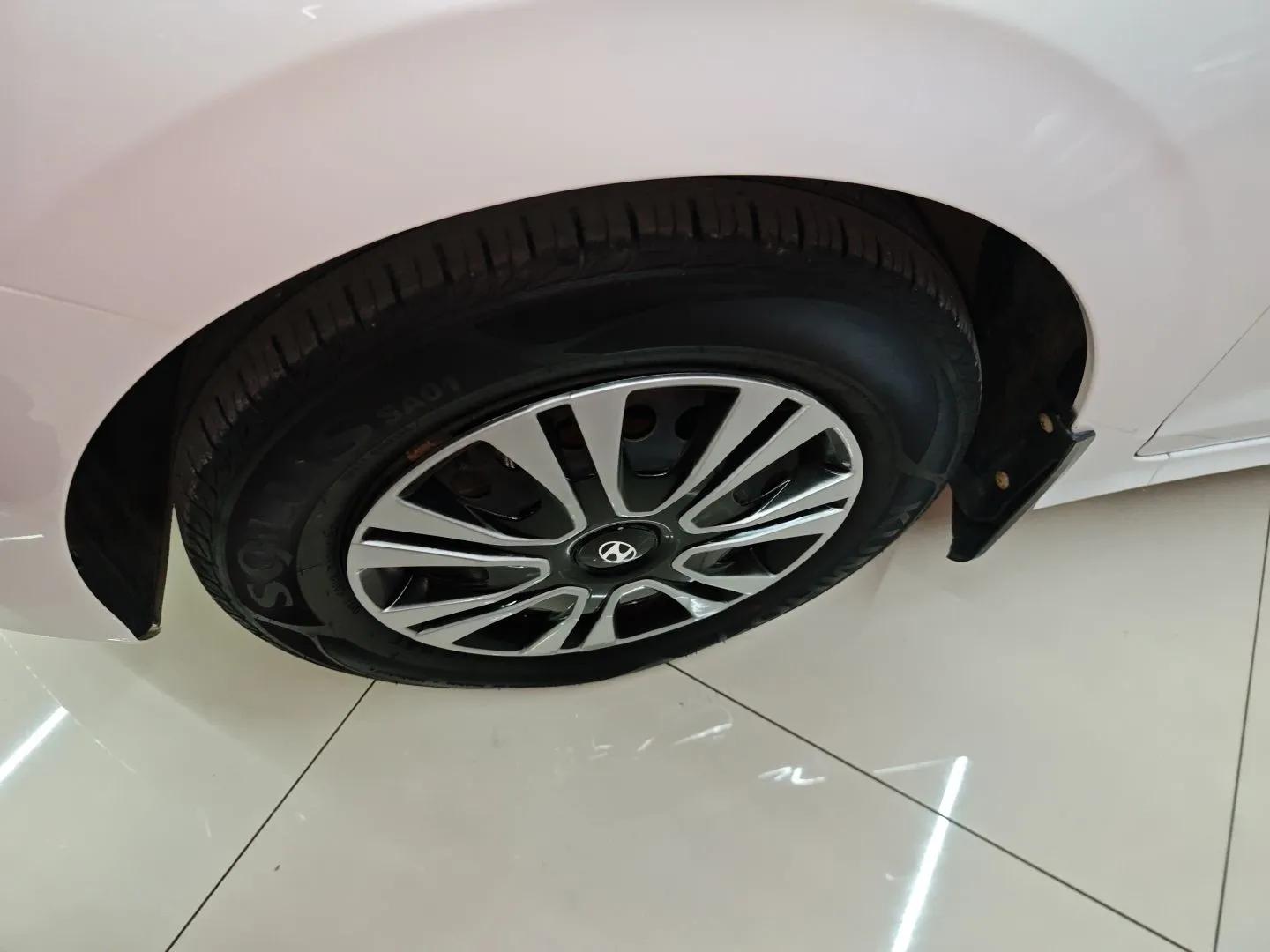 Hyundai Verna (older generation) 2020 1.4L Manual GL Refreshed Edition — миниатюра 9