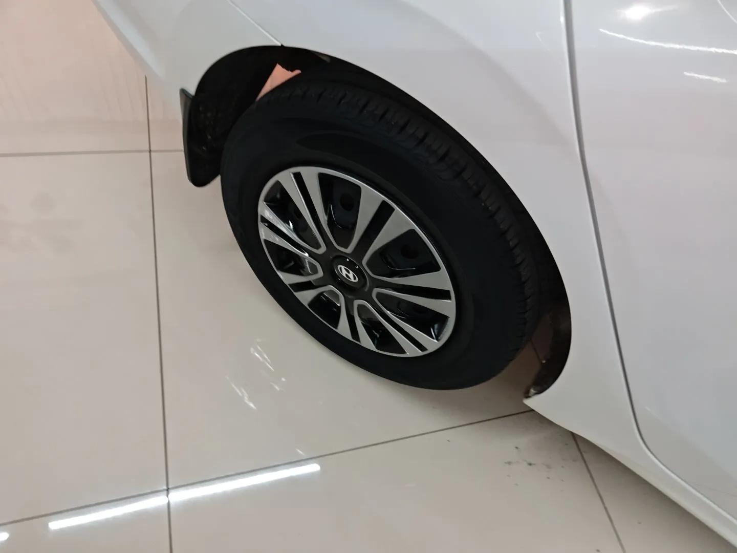 Hyundai Verna (older generation) 2020 1.4L Manual GL Refreshed Edition — миниатюра 10