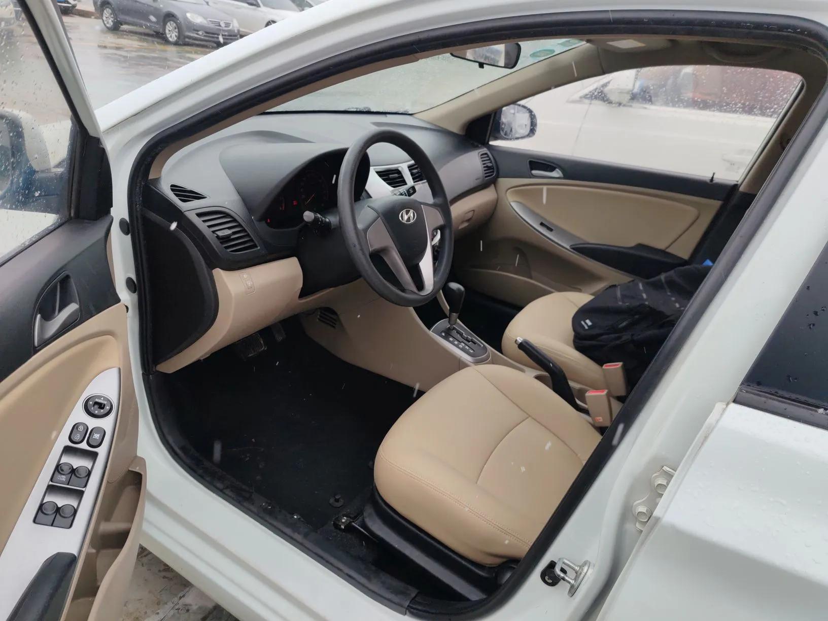 Hyundai Verna (older generation) 2016 1.4L Automatic Smart GLS — миниатюра 18