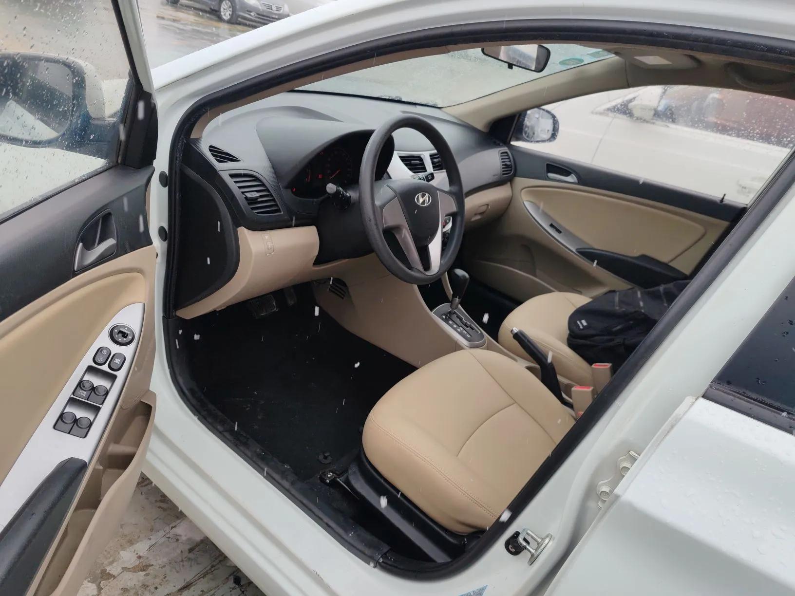 Hyundai Verna (older generation) 2016 1.4L Automatic Smart GLS — миниатюра 19