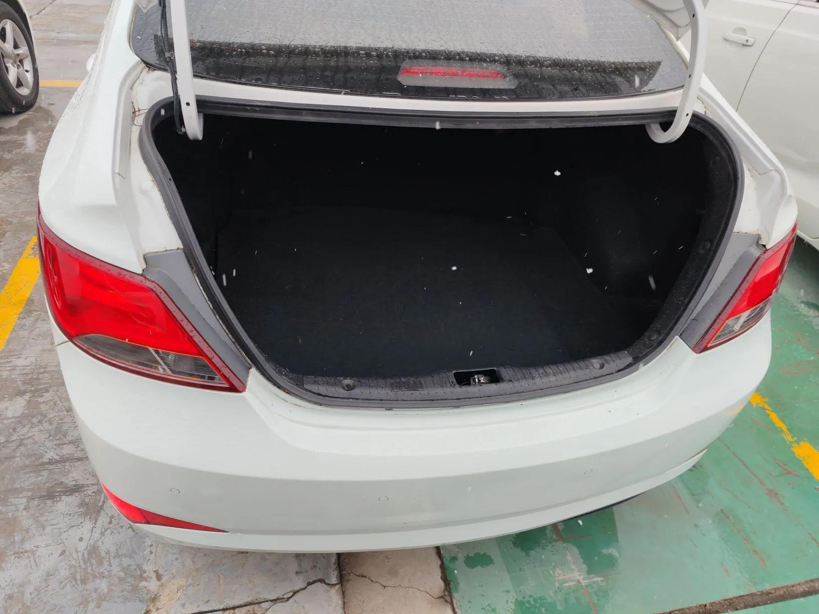 Hyundai Verna (older generation) 2016 1.4L Automatic Smart GLS — миниатюра 22