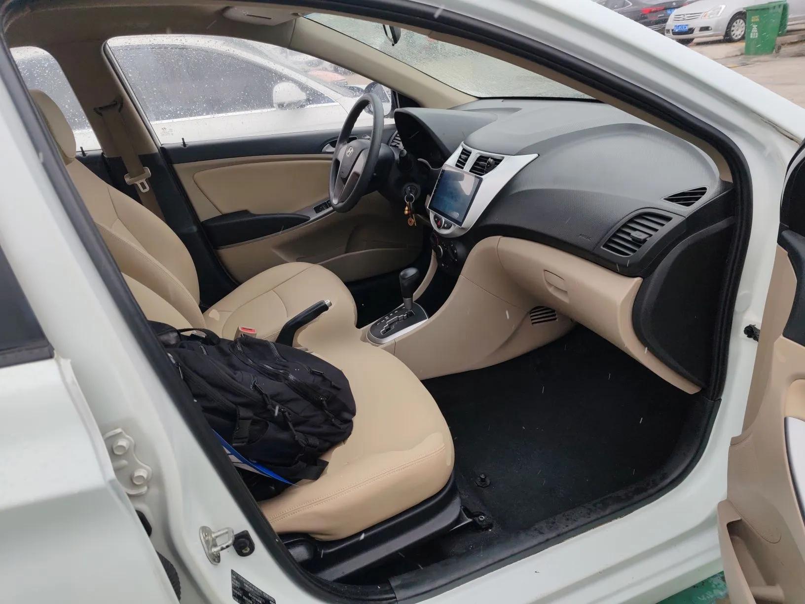 Hyundai Verna (older generation) 2016 1.4L Automatic Smart GLS — миниатюра 23