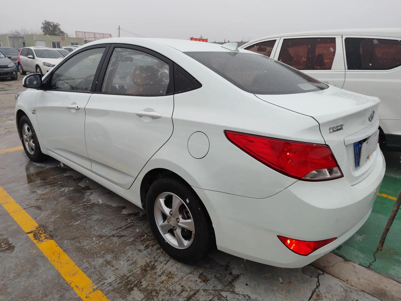 Hyundai Verna (older generation) 2016 1.4L Automatic Smart GLS — миниатюра 4
