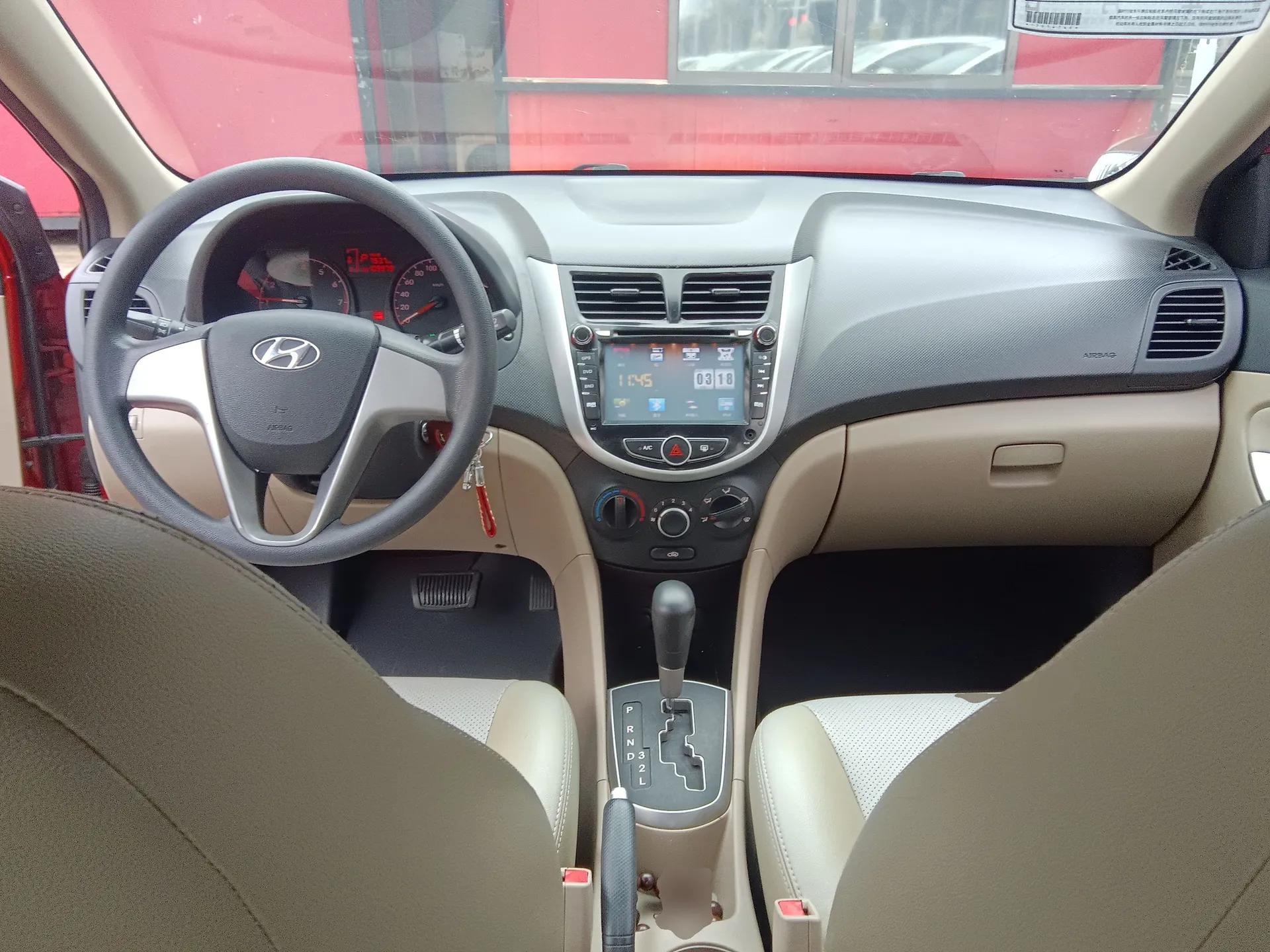 Hyundai Verna (older generation) 2014 1.4L Automatic Smart GLS — миниатюра 12