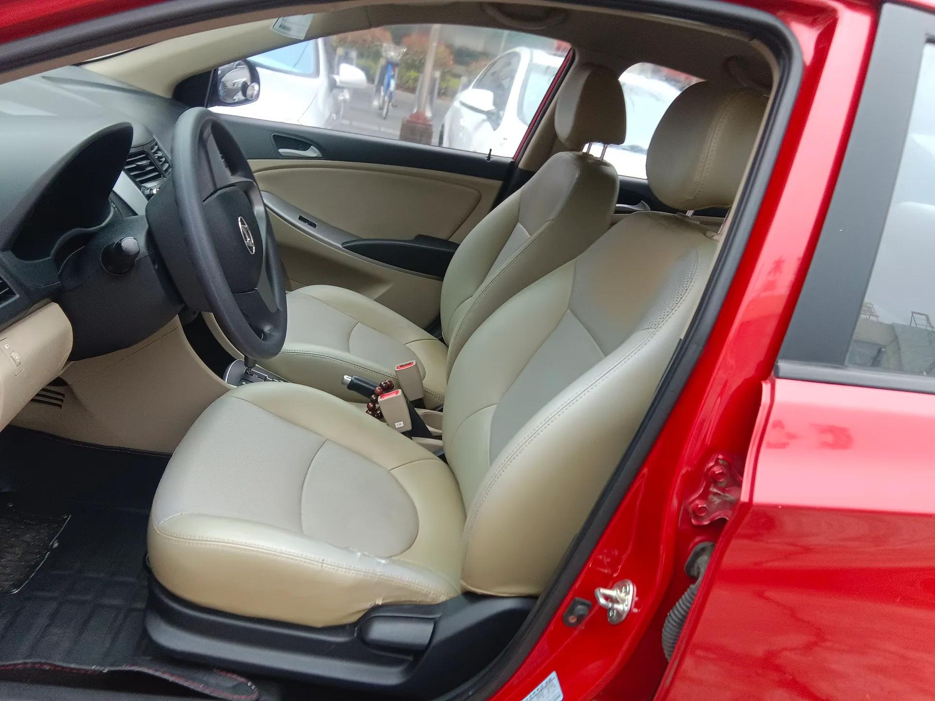 Hyundai Verna (older generation) 2014 1.4L Automatic Smart GLS — миниатюра 17