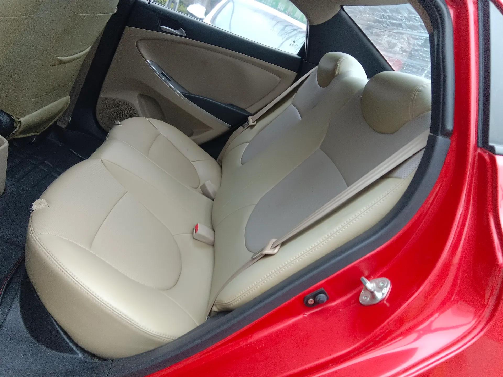 Hyundai Verna (older generation) 2014 1.4L Automatic Smart GLS — миниатюра 19