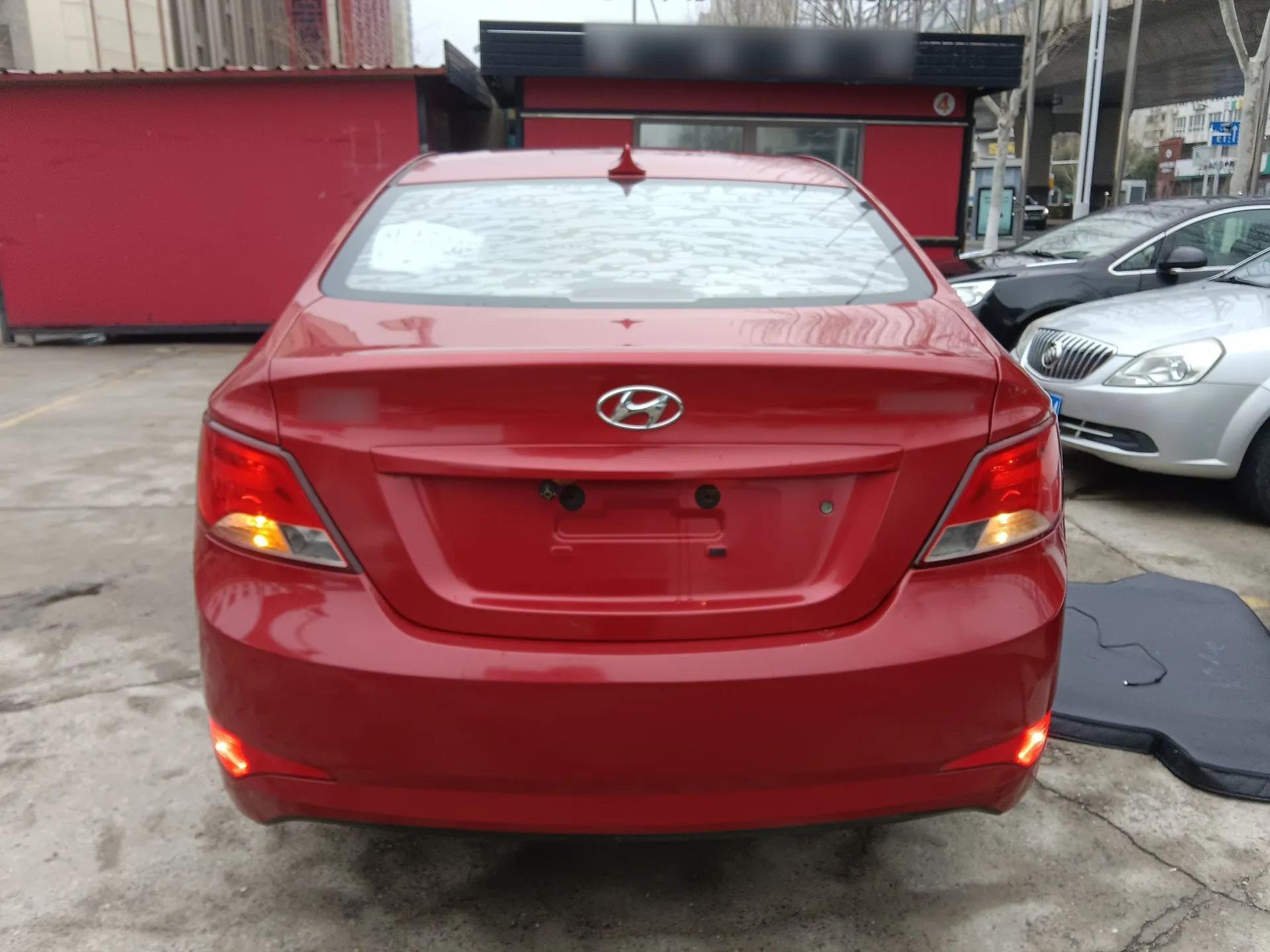 Hyundai Verna (older generation) 2014 1.4L Automatic Smart GLS — миниатюра 3