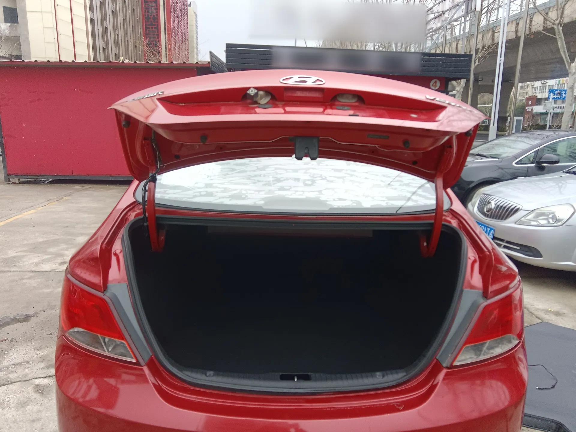 Hyundai Verna (older generation) 2014 1.4L Automatic Smart GLS — миниатюра 21
