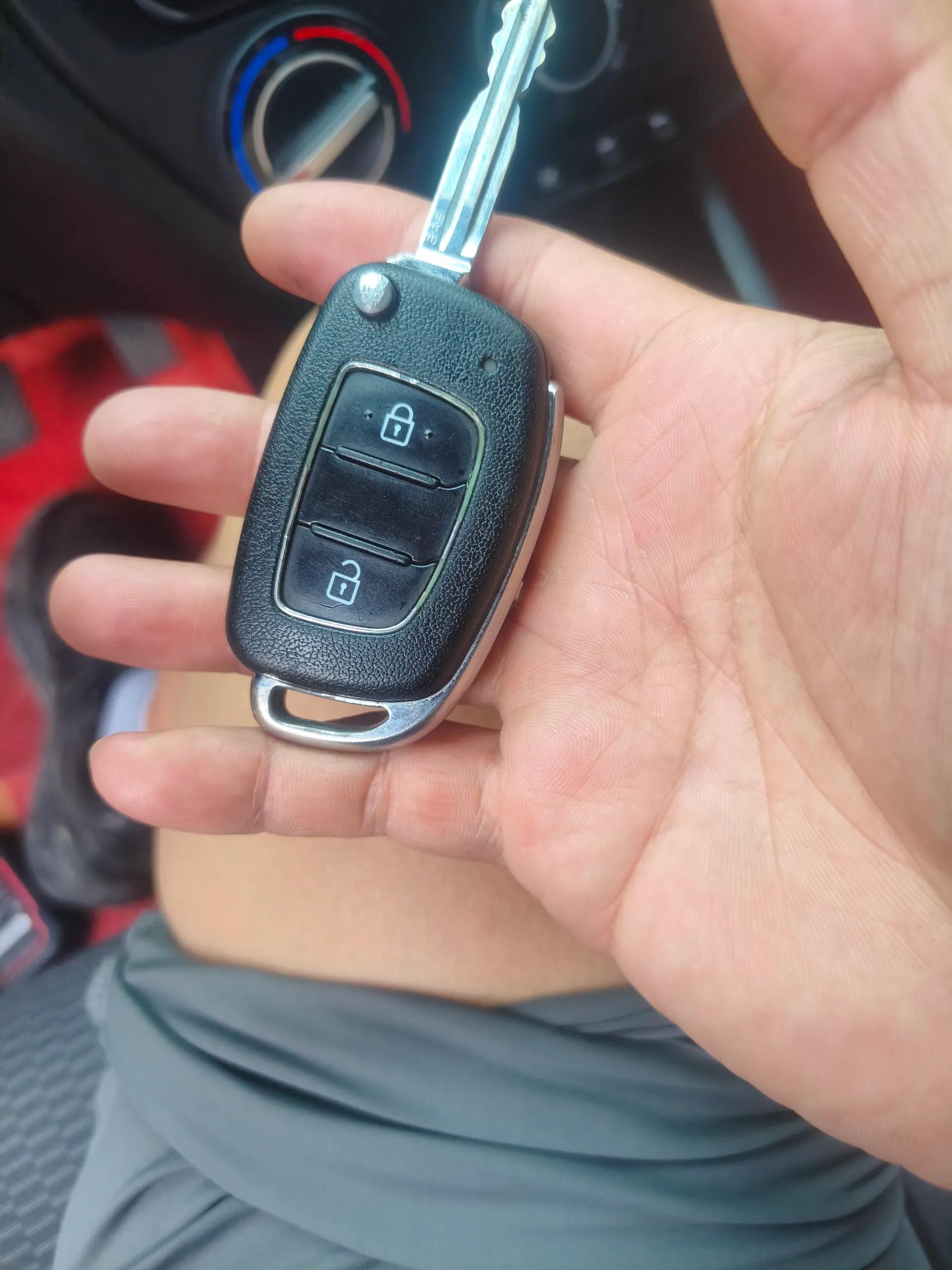 Hyundai Verna (older generation) 2017 1.4L Manual Huancai Edition China V Standard — миниатюра 12