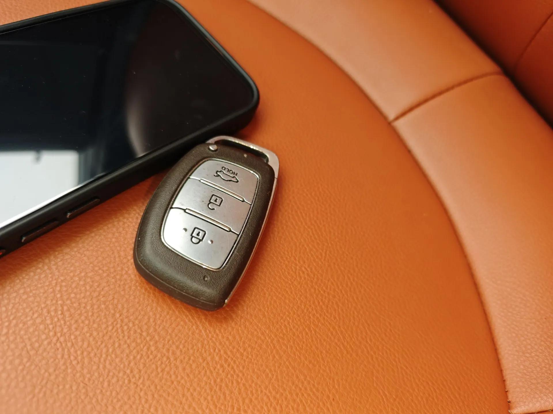 Hyundai Verna (older generation) 2014 1.4L Manual Top-Tier Model TOP — миниатюра 12