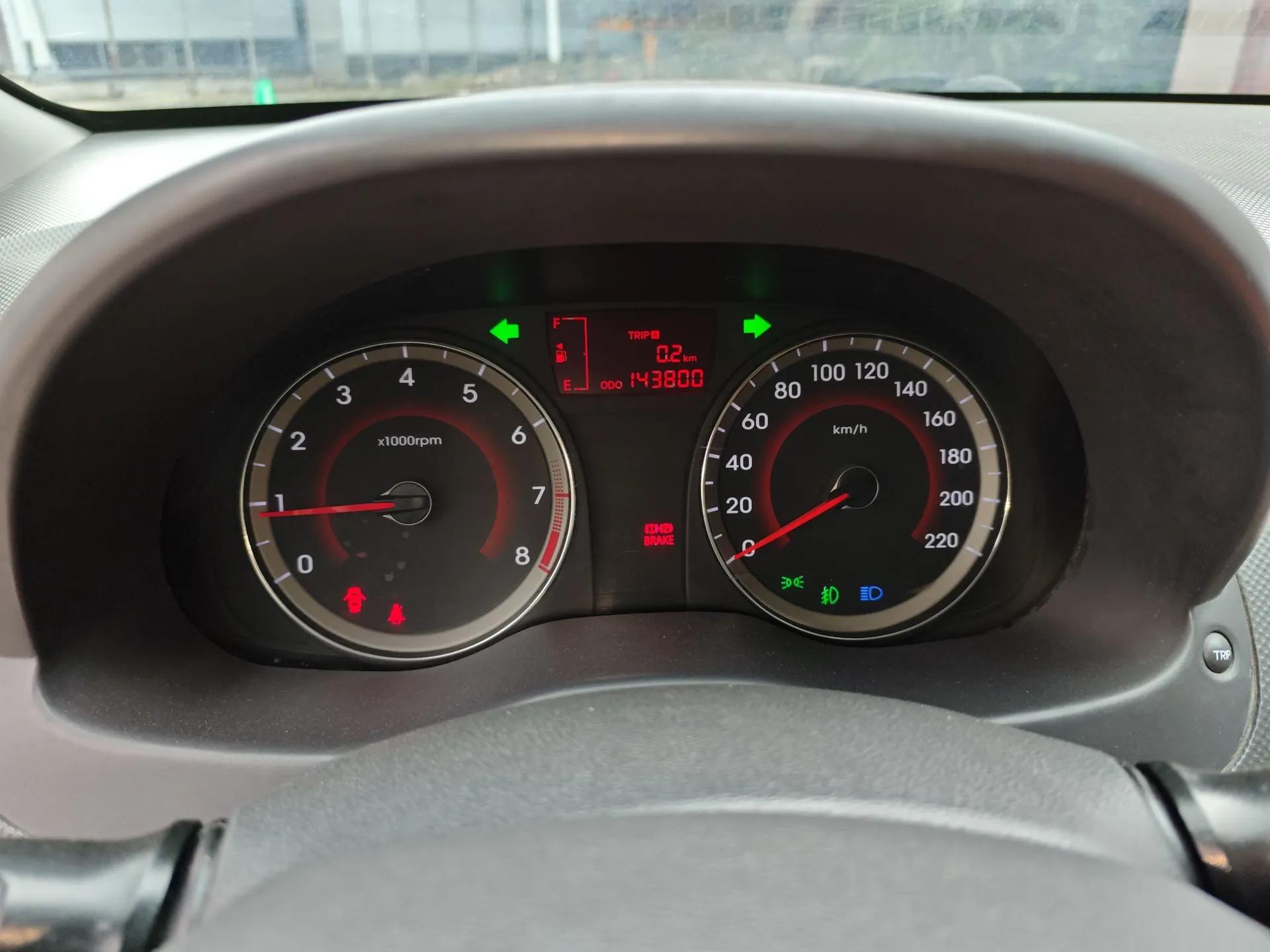 Hyundai Verna (older generation) 2014 1.4L Manual Top-Tier Model TOP — миниатюра 15