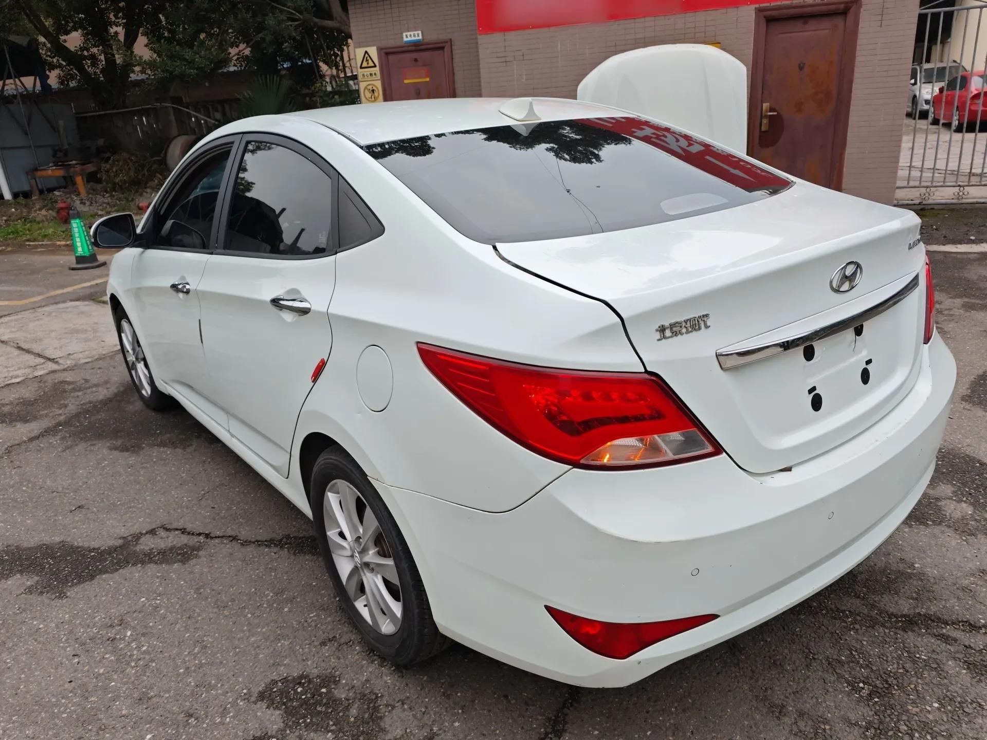 Hyundai Verna (older generation) 2014 1.4L Manual Top-Tier Model TOP — миниатюра 4