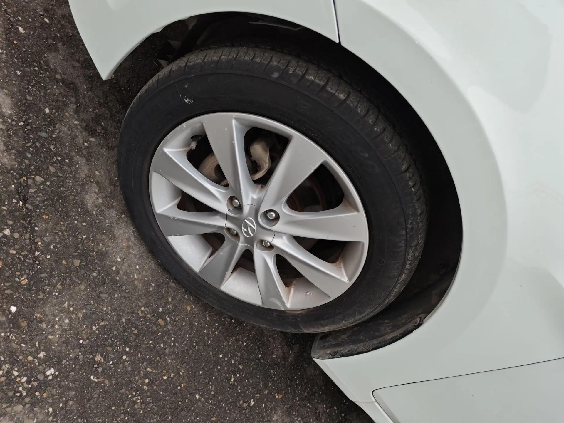 Hyundai Verna (older generation) 2014 1.4L Manual Top-Tier Model TOP — миниатюра 8