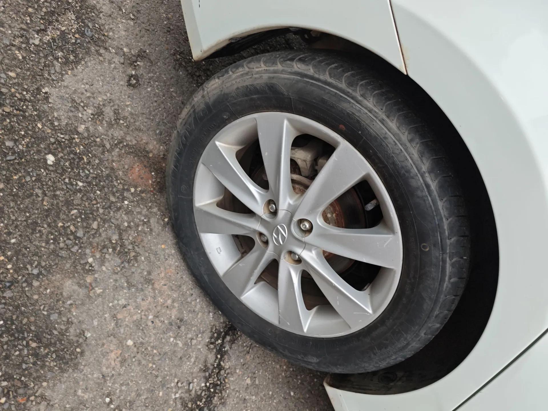 Hyundai Verna (older generation) 2014 1.4L Manual Top-Tier Model TOP — миниатюра 10