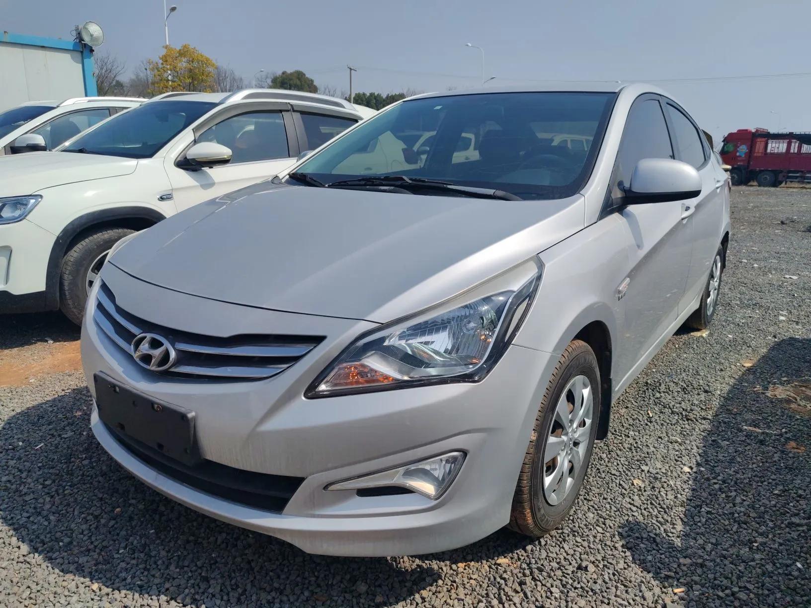 Hyundai Verna (older generation) 2014 1.4L Manual Smart GLS Trim — миниатюра 1