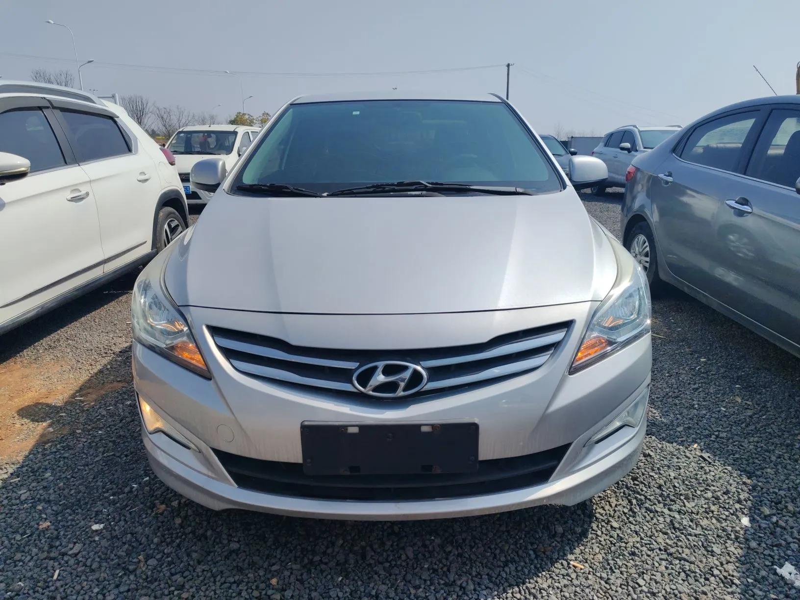 Hyundai Verna (older generation) 2014 1.4L Manual Smart GLS Trim — миниатюра 2