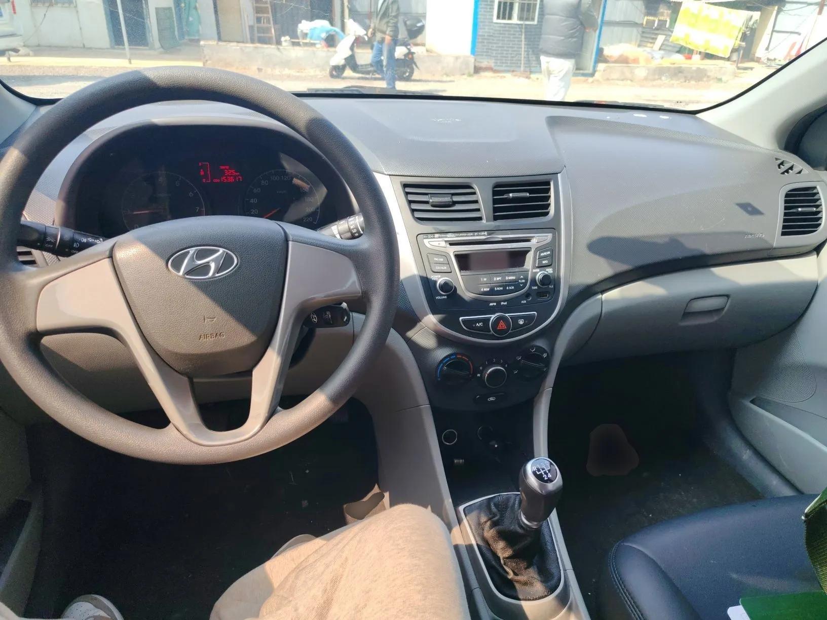 Hyundai Verna (older generation) 2014 1.4L Manual Smart GLS Trim — миниатюра 13