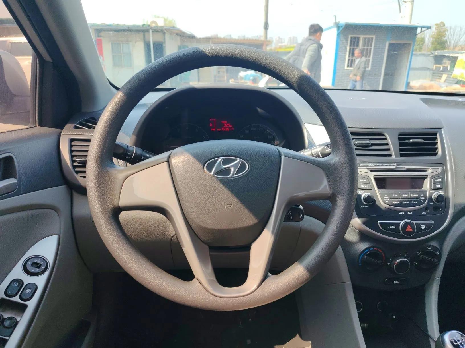 Hyundai Verna (older generation) 2014 1.4L Manual Smart GLS Trim — миниатюра 14
