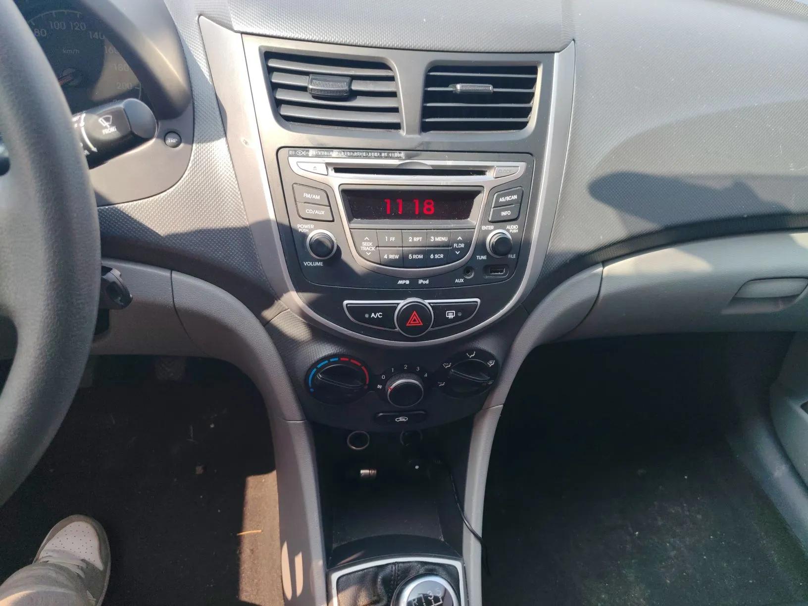 Hyundai Verna (older generation) 2014 1.4L Manual Smart GLS Trim — миниатюра 16