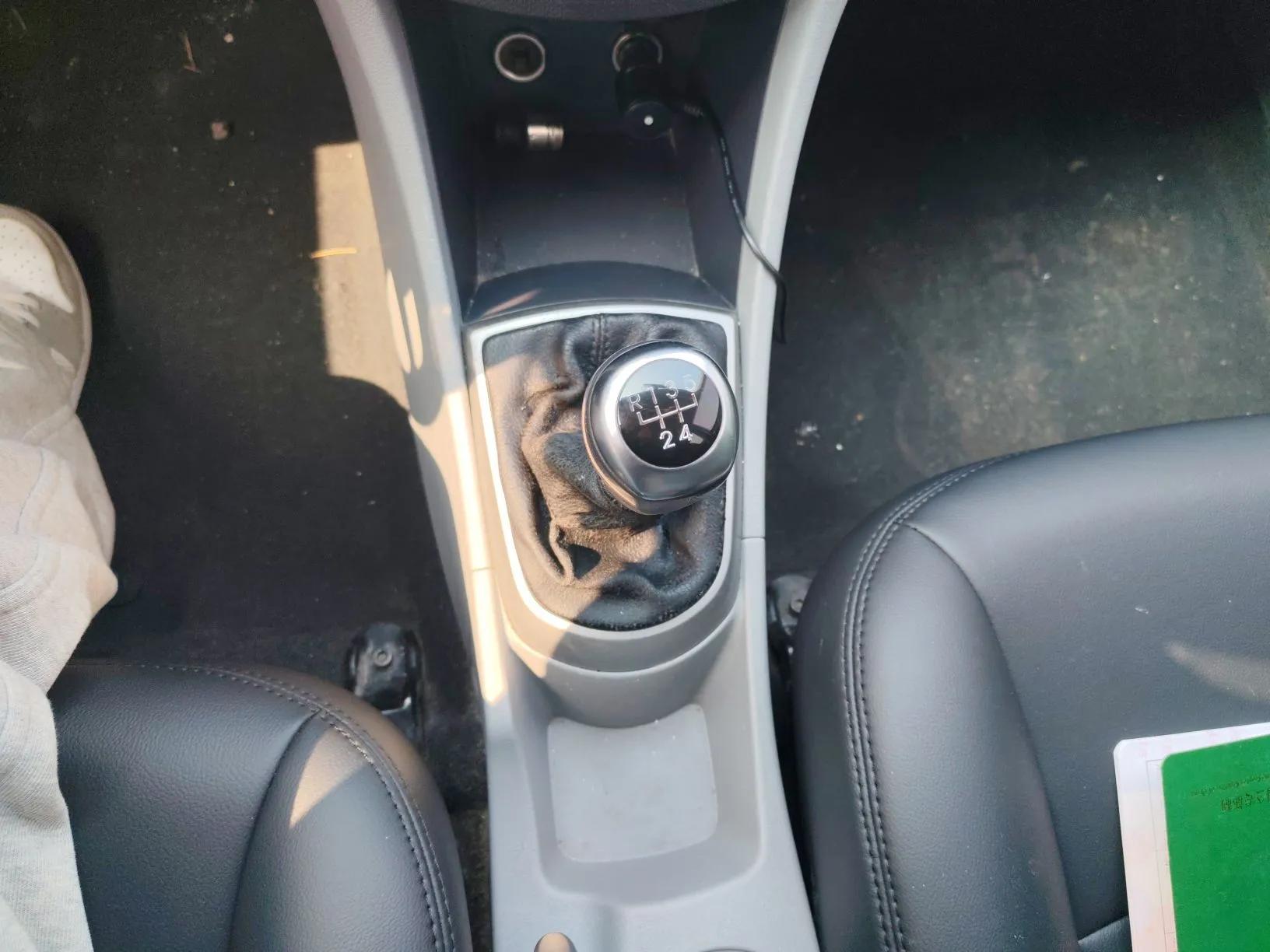 Hyundai Verna (older generation) 2014 1.4L Manual Smart GLS Trim — миниатюра 17