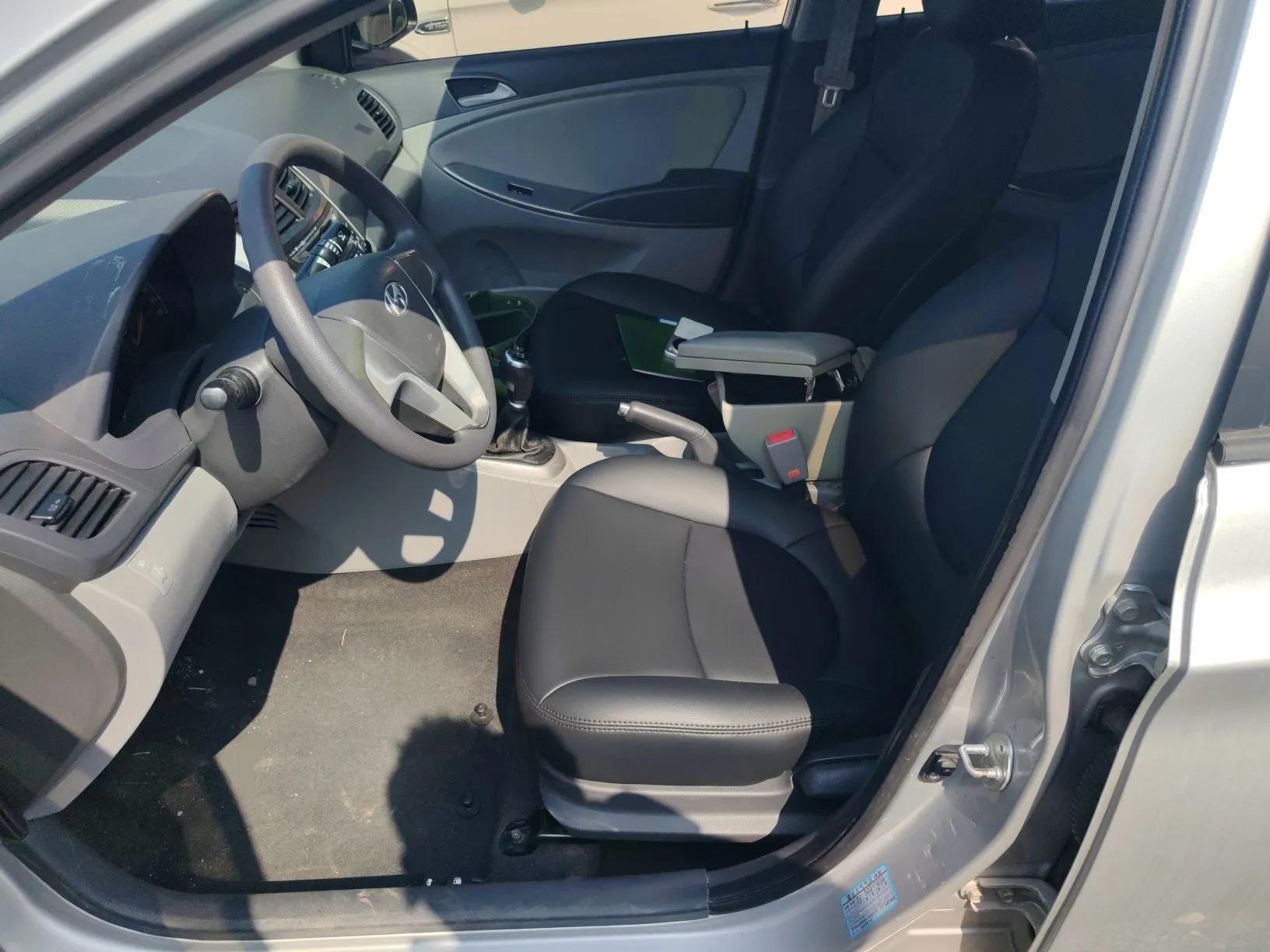 Hyundai Verna (older generation) 2014 1.4L Manual Smart GLS Trim — миниатюра 18