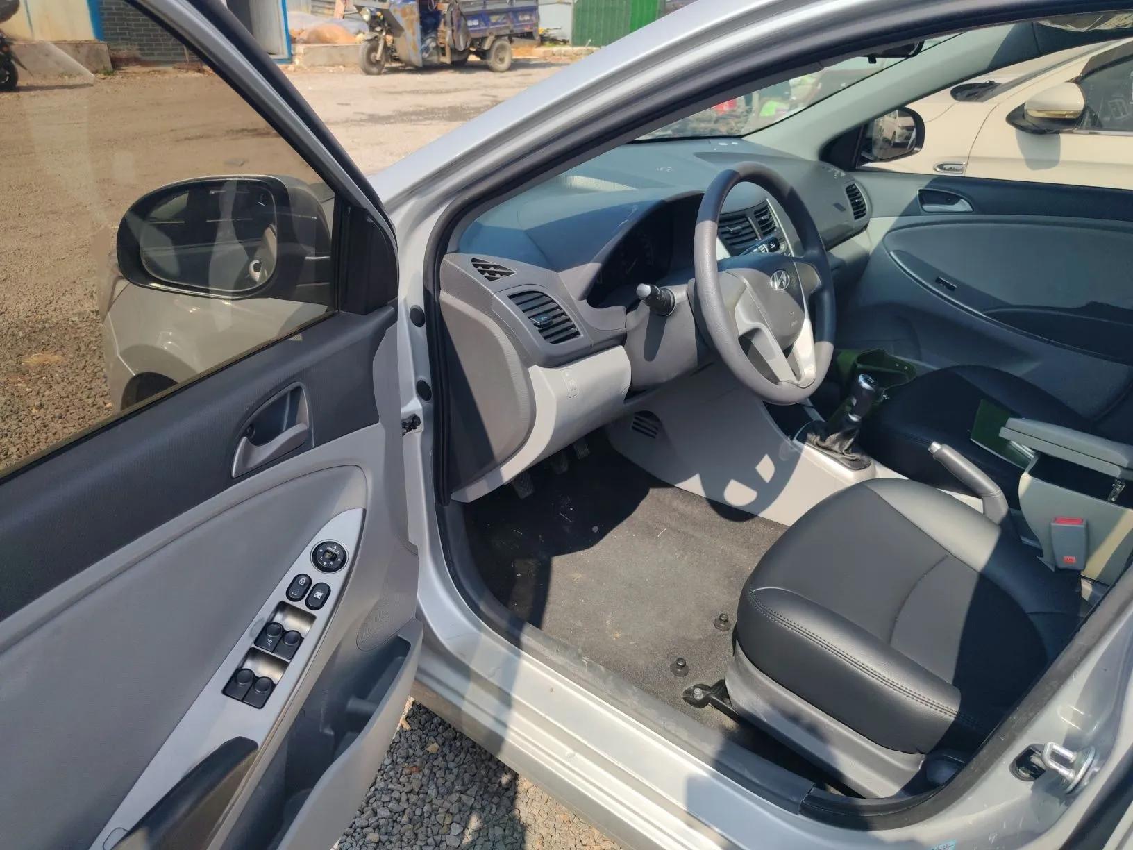 Hyundai Verna (older generation) 2014 1.4L Manual Smart GLS Trim — миниатюра 19
