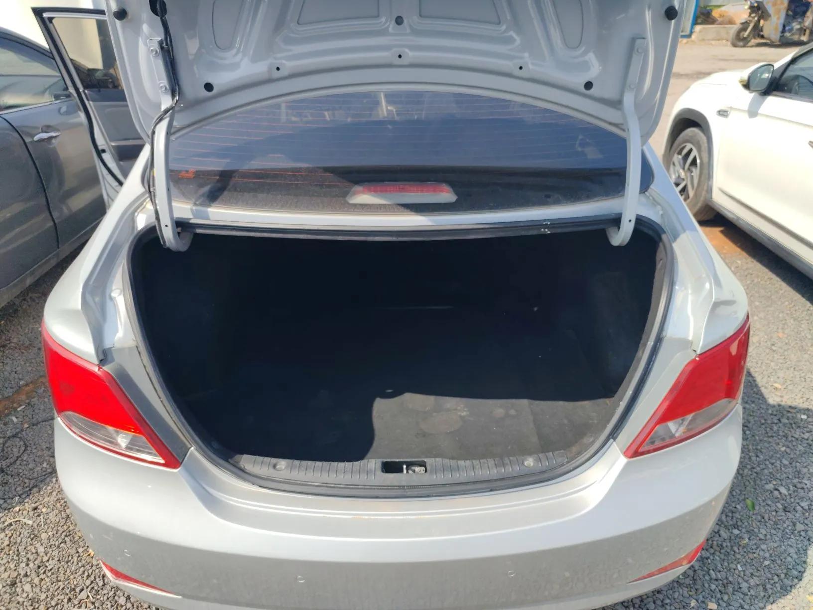 Hyundai Verna (older generation) 2014 1.4L Manual Smart GLS Trim — миниатюра 22