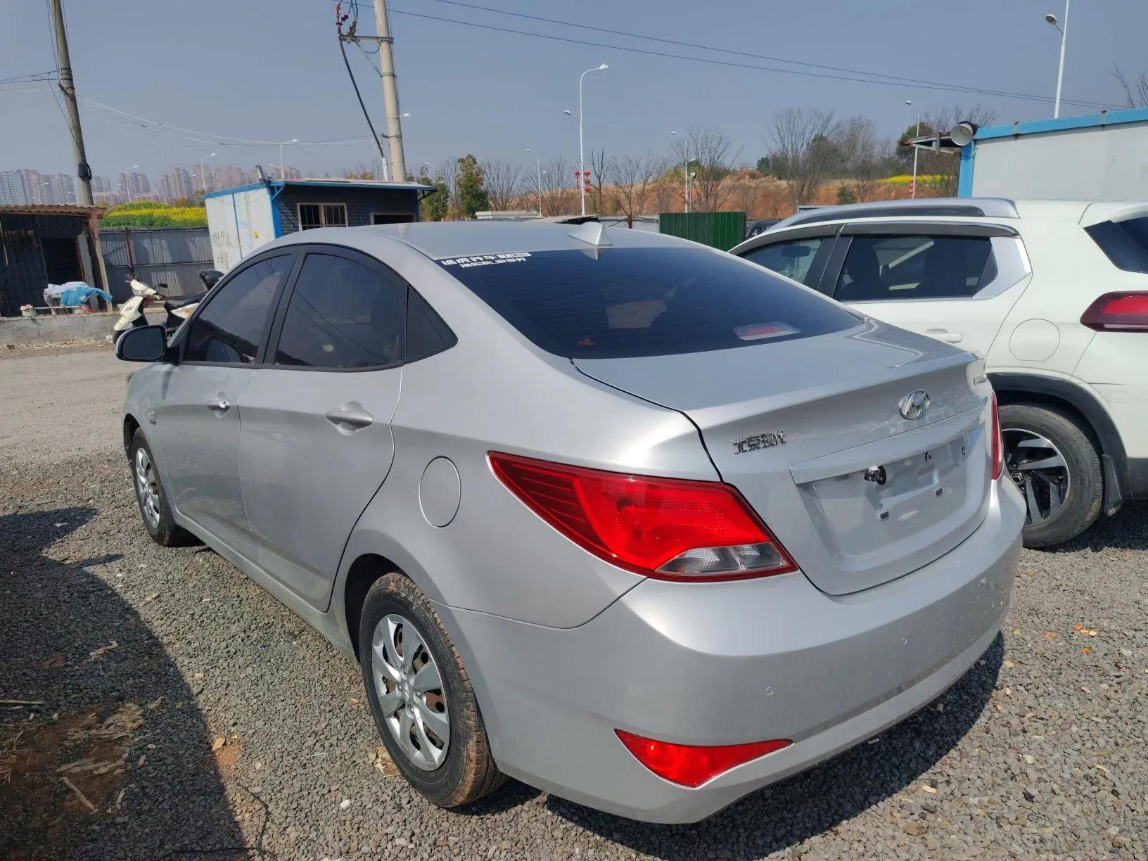 Hyundai Verna (older generation) 2014 1.4L Manual Smart GLS Trim — миниатюра 4