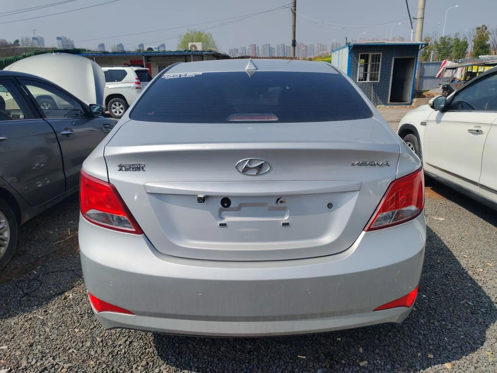Hyundai Verna (older generation) 2014 1.4L Manual Smart GLS Trim — миниатюра 5