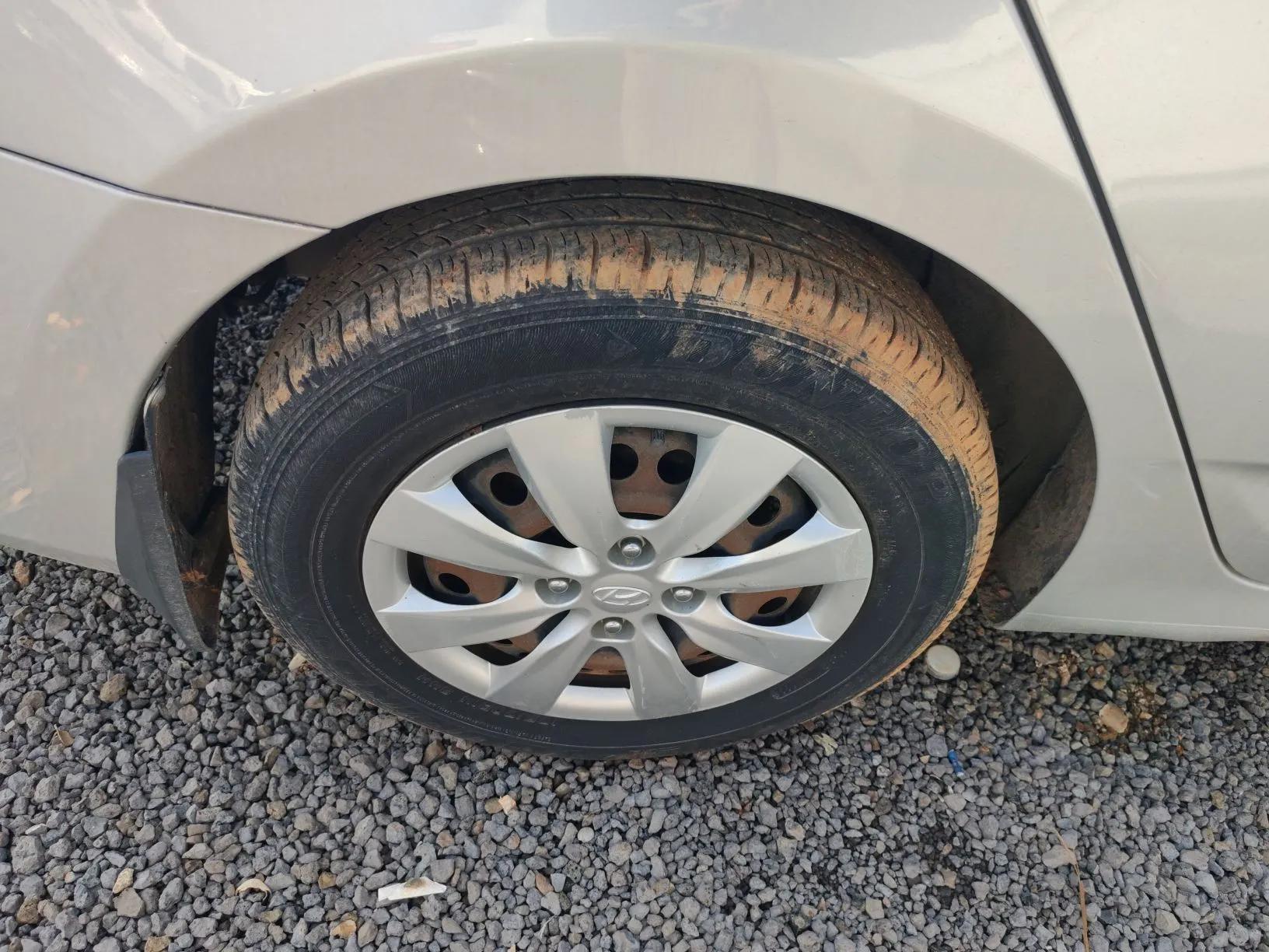Hyundai Verna (older generation) 2014 1.4L Manual Smart GLS Trim — миниатюра 10