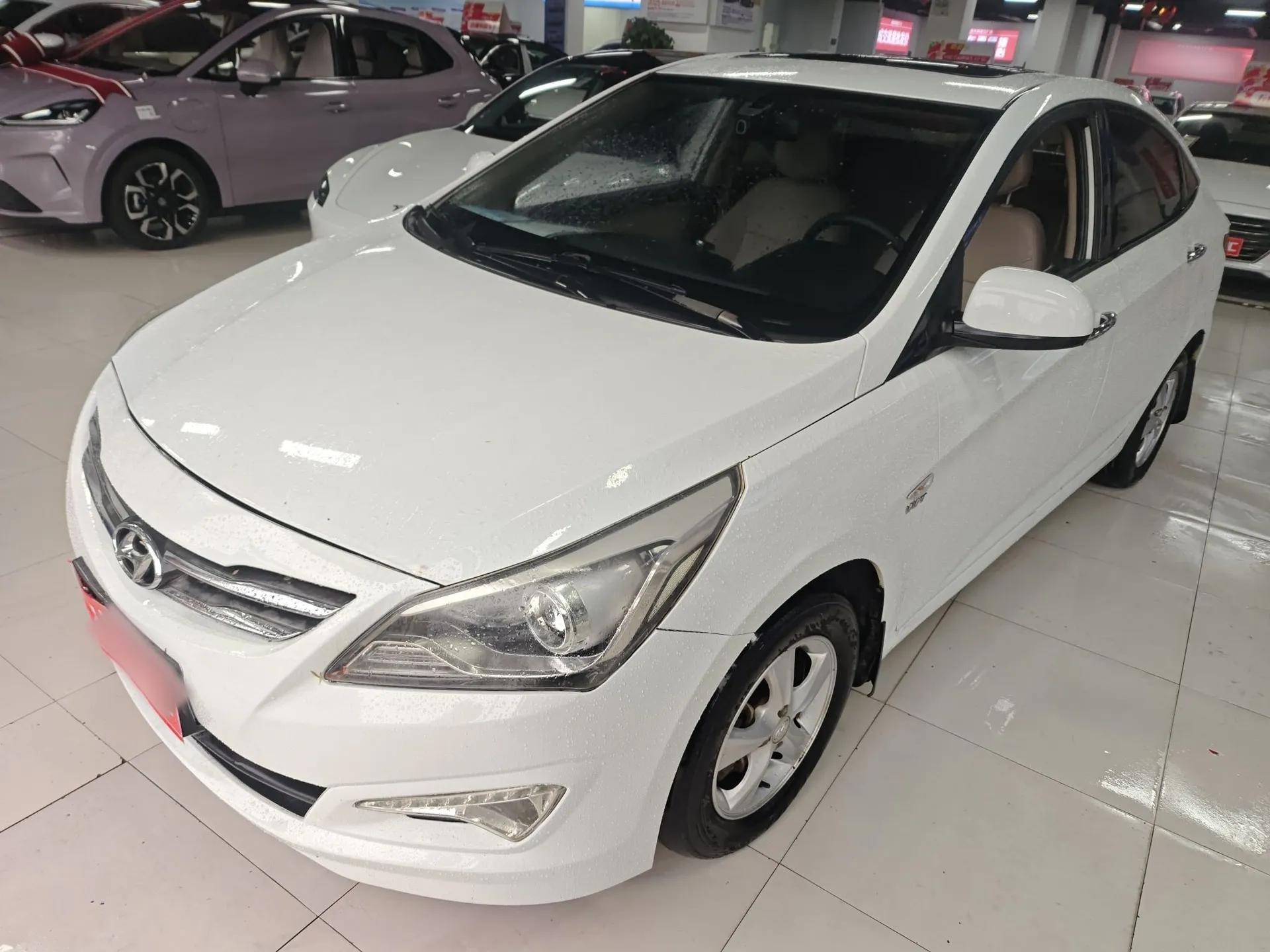 Hyundai Verna (older generation) 2014 1.4L Automatic Leading-Edge GLX — миниатюра 1