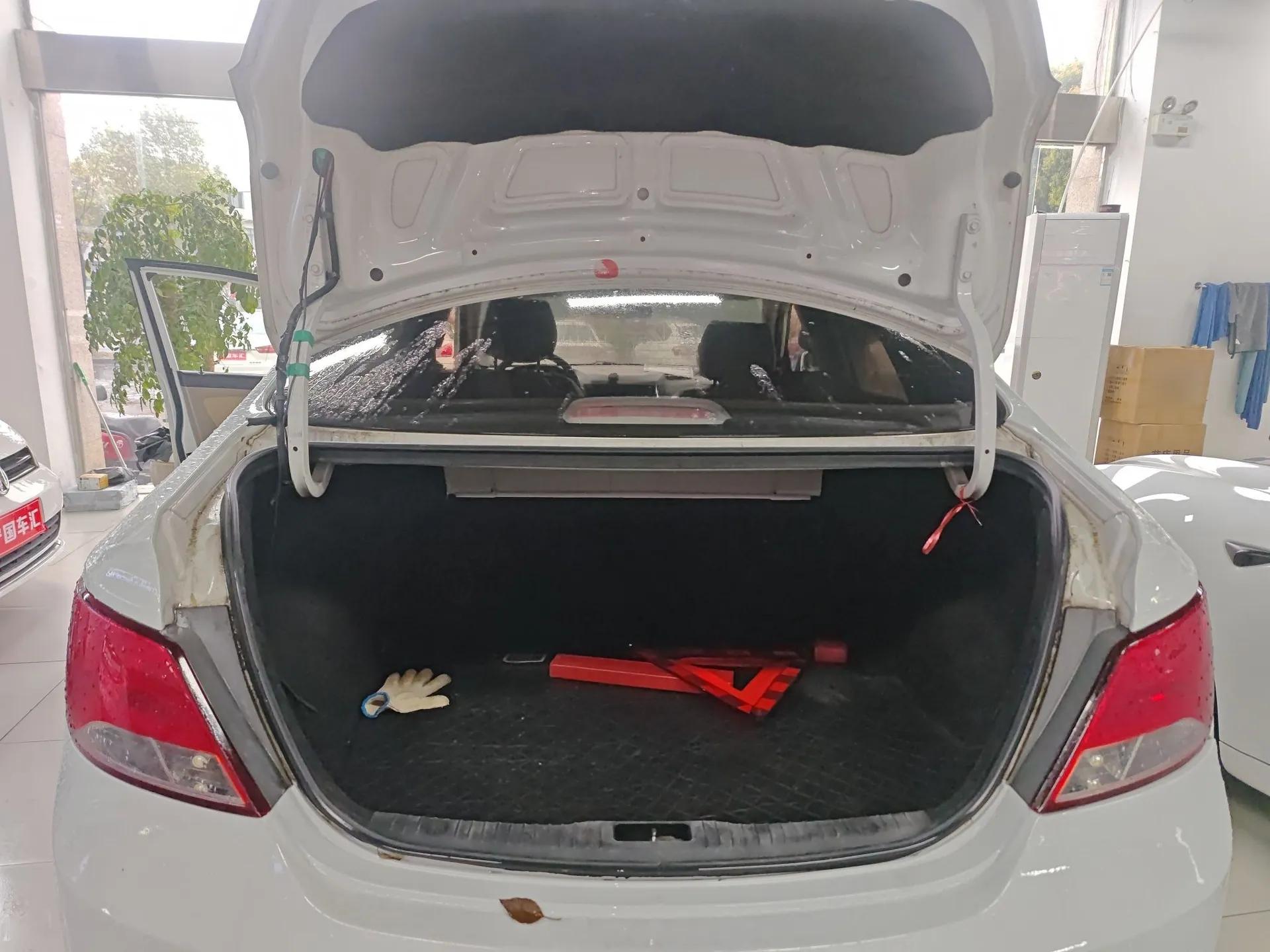 Hyundai Verna (older generation) 2014 1.4L Automatic Leading-Edge GLX — миниатюра 22