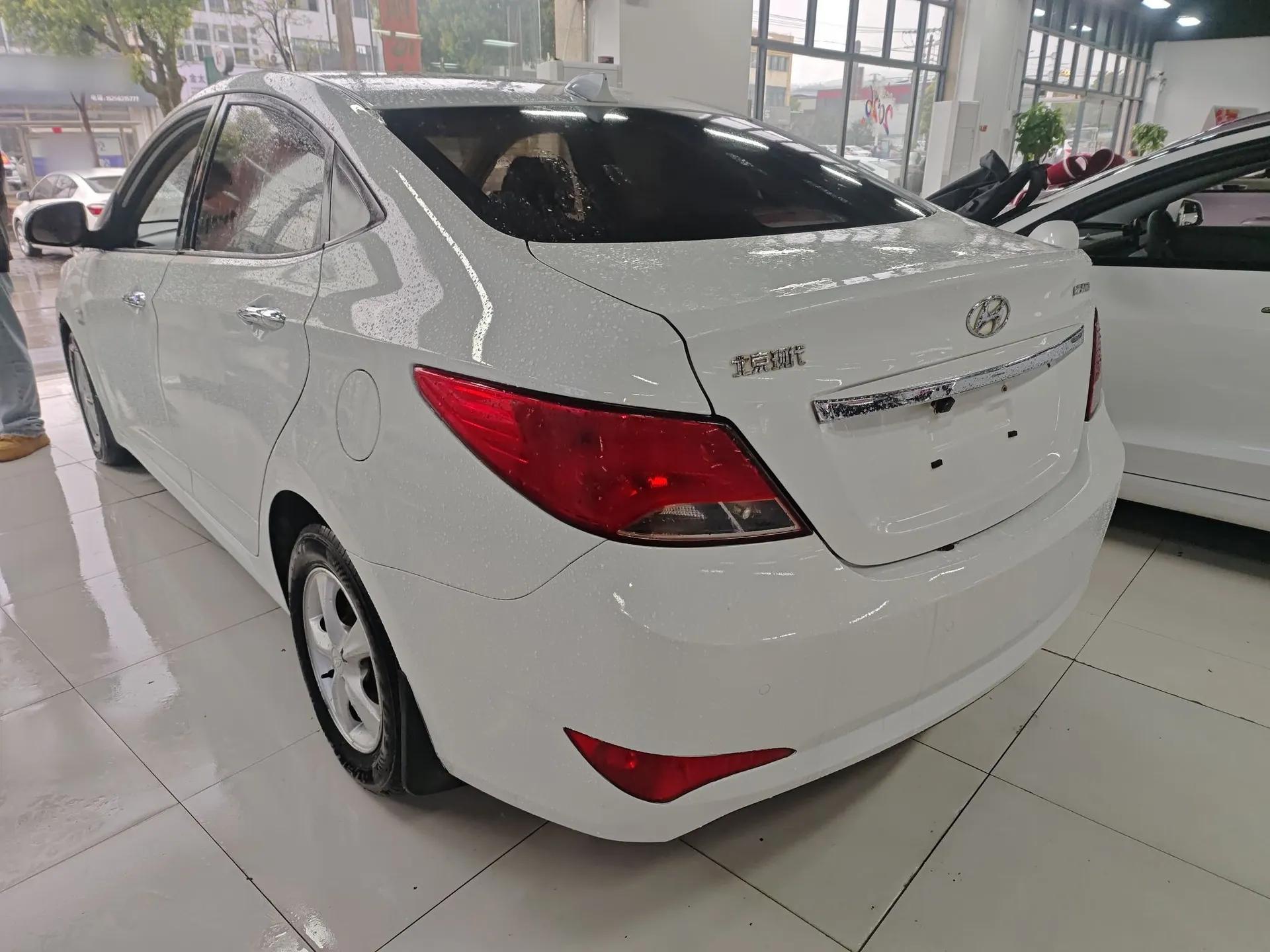 Hyundai Verna (older generation) 2014 1.4L Automatic Leading-Edge GLX — миниатюра 4