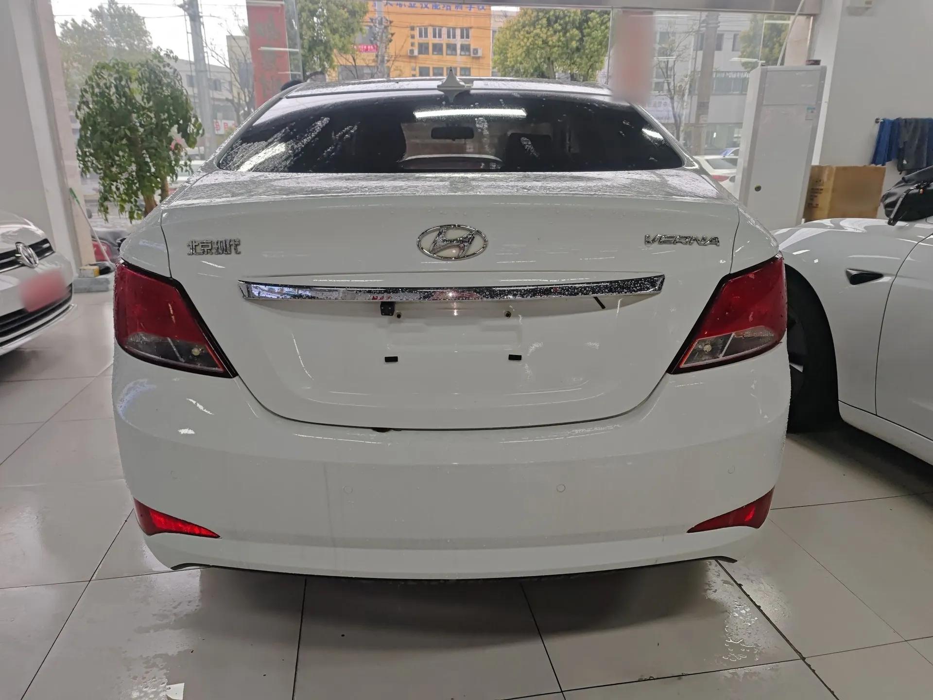 Hyundai Verna (older generation) 2014 1.4L Automatic Leading-Edge GLX — миниатюра 5