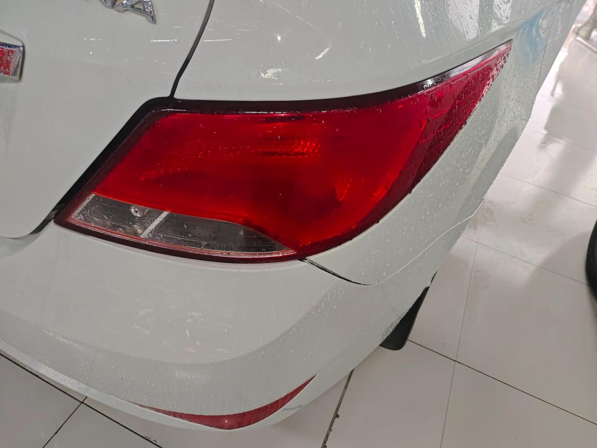 Hyundai Verna (older generation) 2014 1.4L Automatic Leading-Edge GLX — миниатюра 7