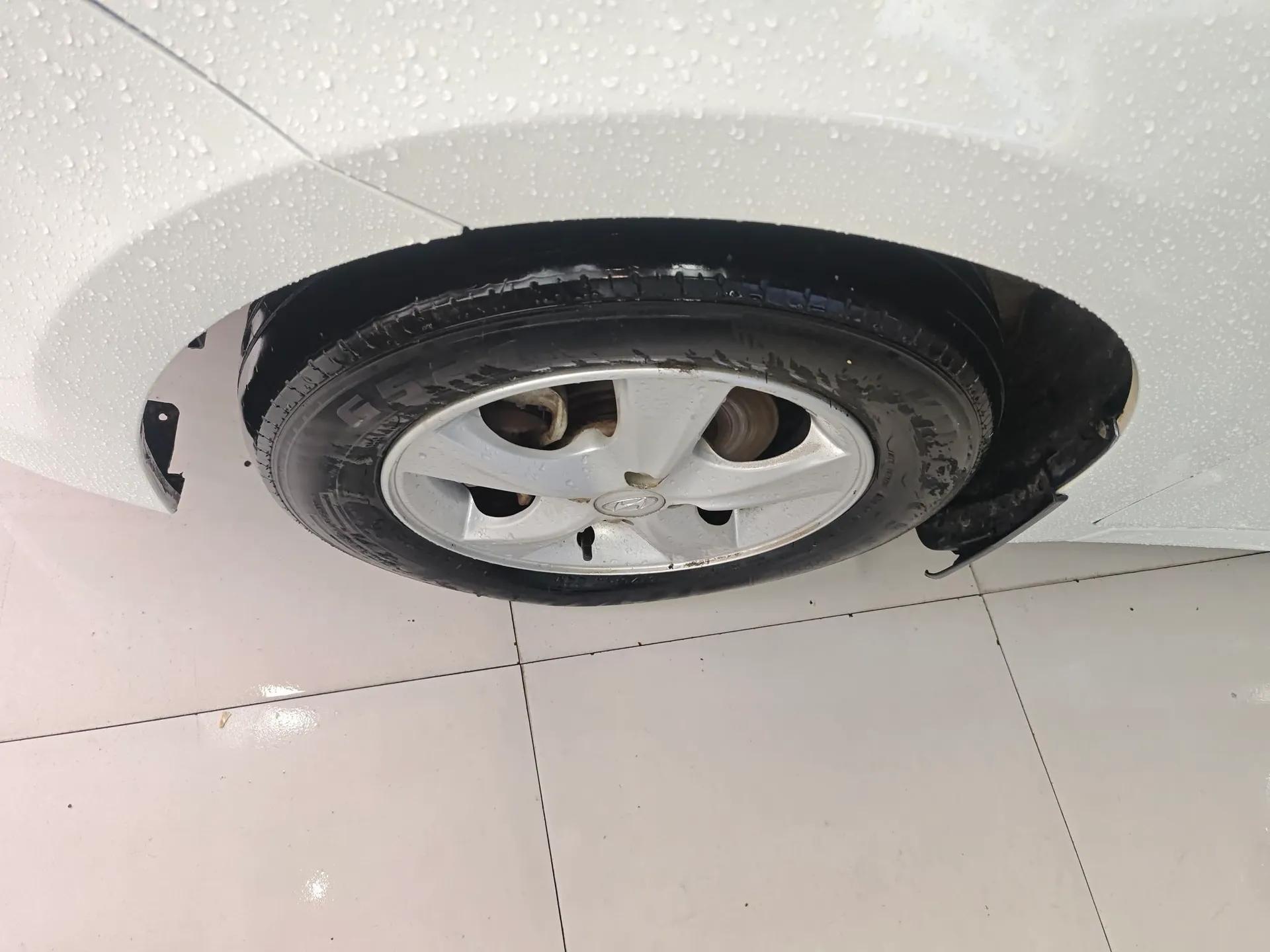Hyundai Verna (older generation) 2014 1.4L Automatic Leading-Edge GLX — миниатюра 8