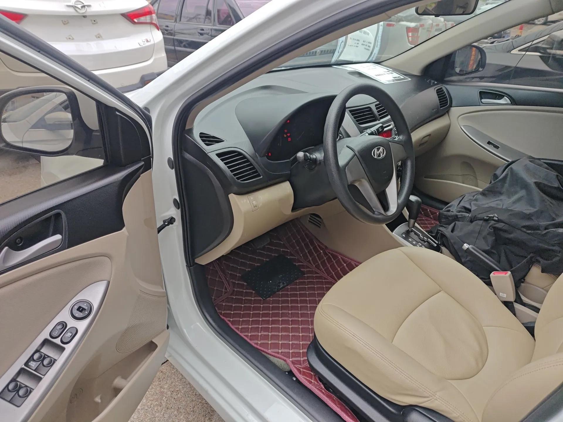 Hyundai Verna (older generation) 2014 1.4L Automatic Smart GLS — миниатюра 19