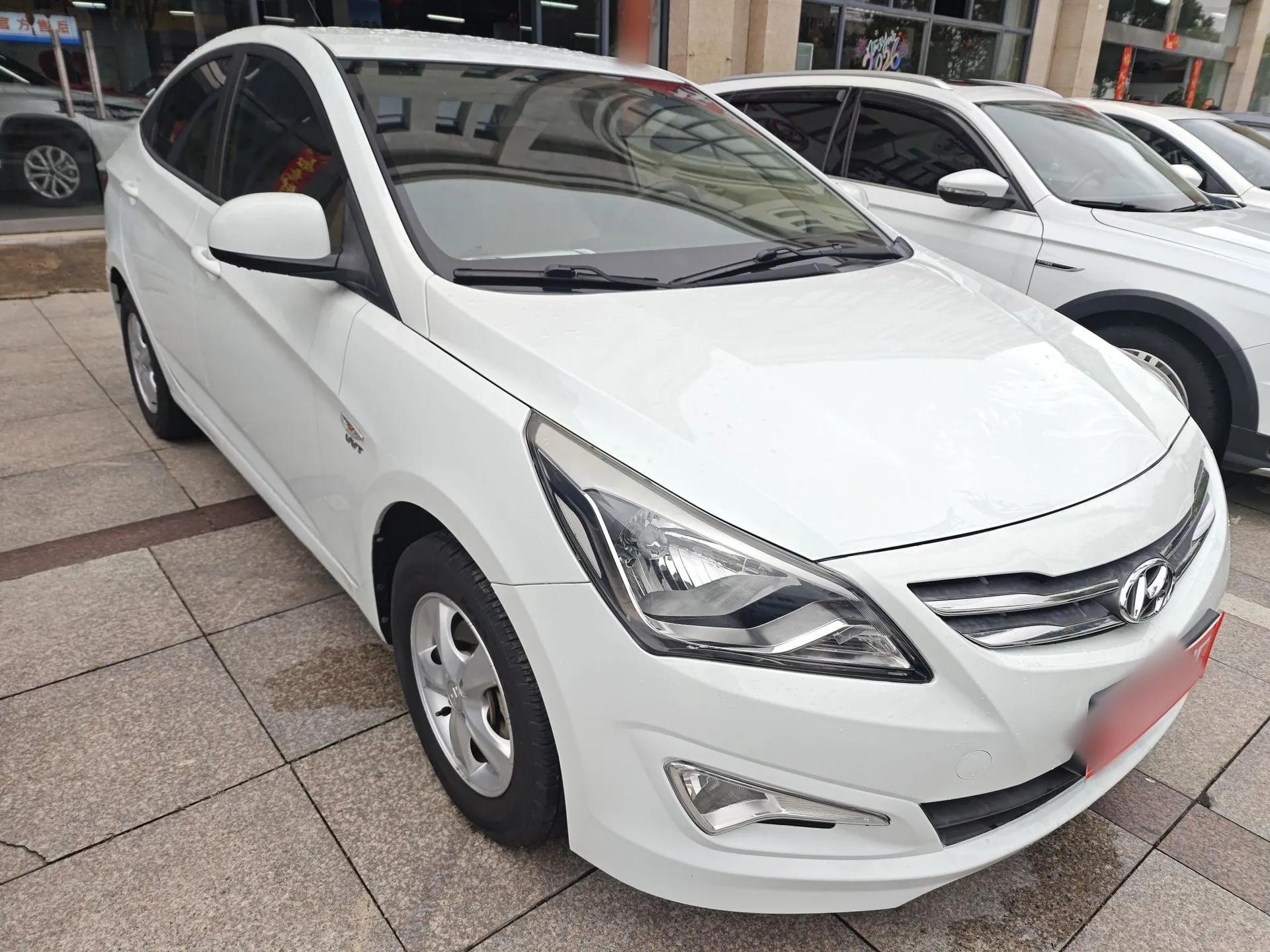 Hyundai Verna (older generation) 2014 1.4L Automatic Smart GLS — миниатюра 3