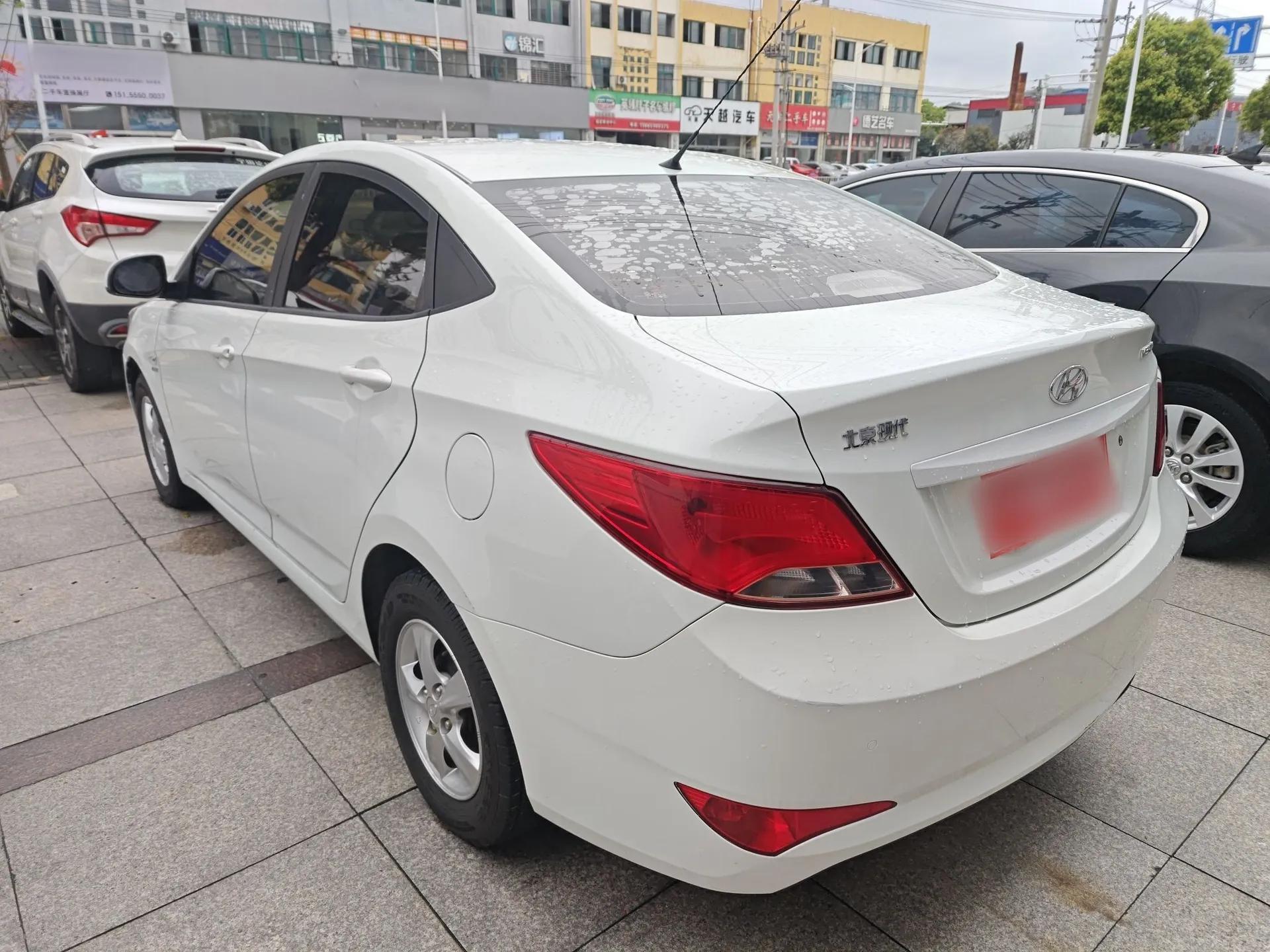 Hyundai Verna (older generation) 2014 1.4L Automatic Smart GLS — миниатюра 4