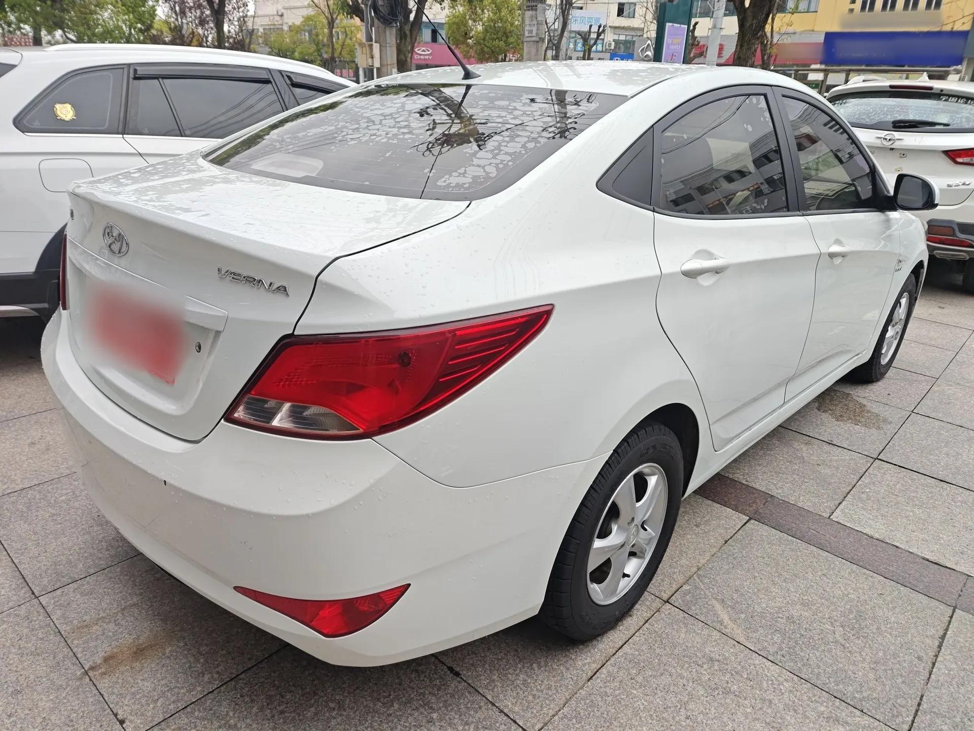 Hyundai Verna (older generation) 2014 1.4L Automatic Smart GLS — миниатюра 6