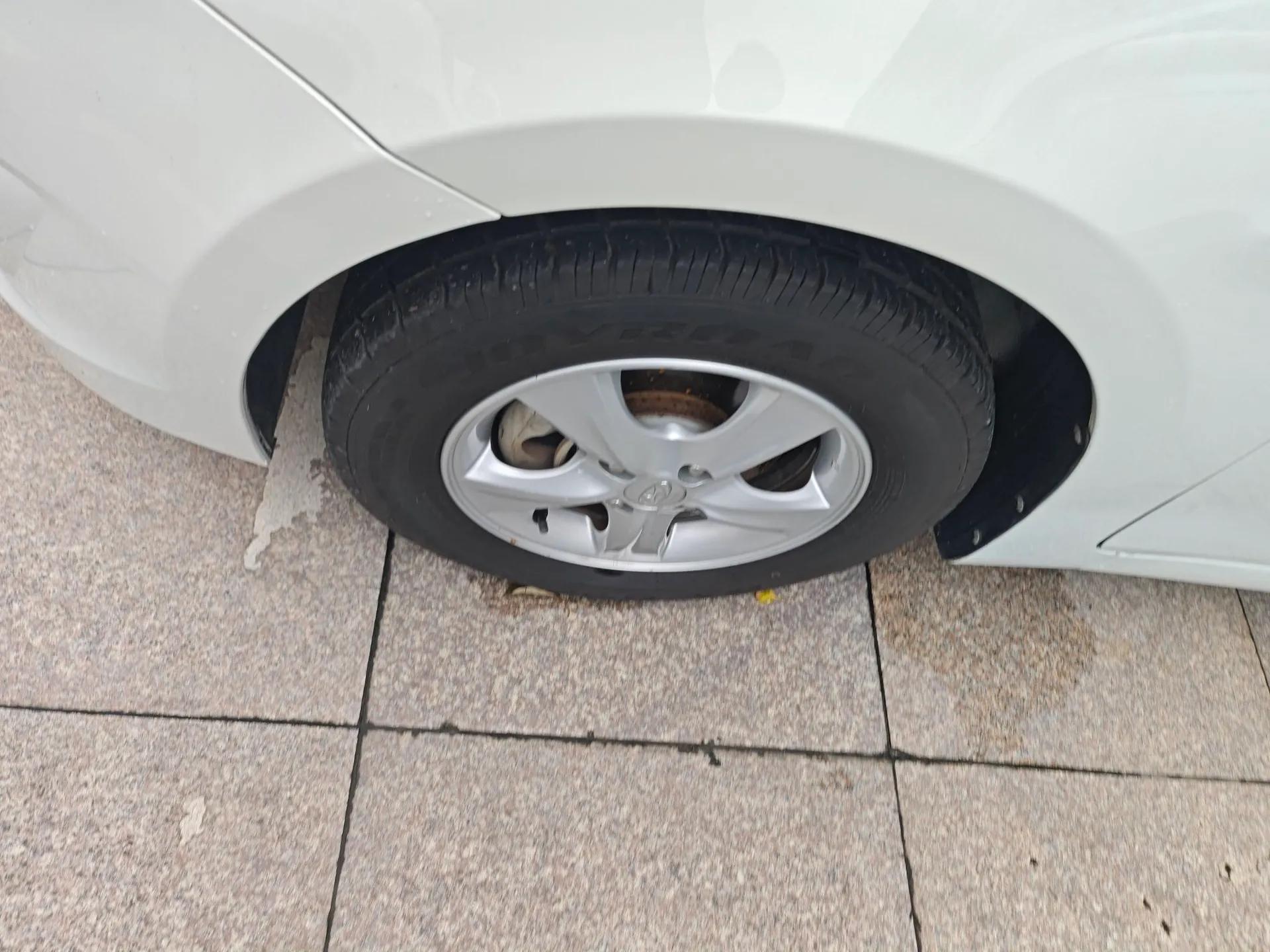 Hyundai Verna (older generation) 2014 1.4L Automatic Smart GLS — миниатюра 8