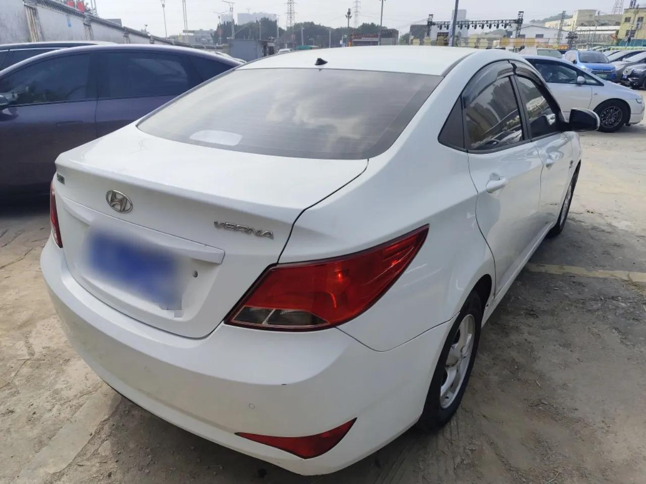 Hyundai Verna (older generation) 2014 1.4L Automatic Smart GLS — миниатюра 4