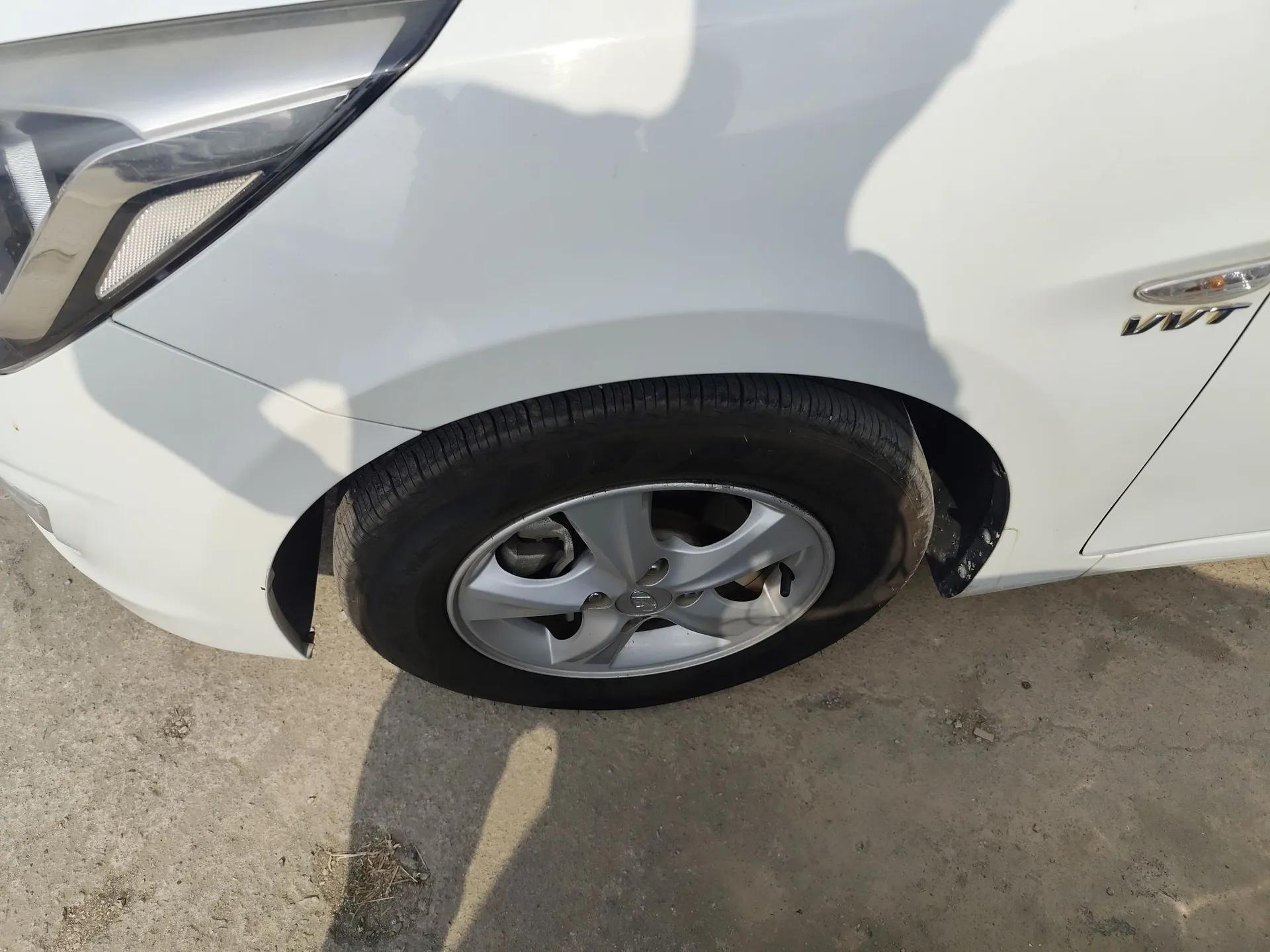 Hyundai Verna (older generation) 2014 1.4L Automatic Smart GLS — миниатюра 9