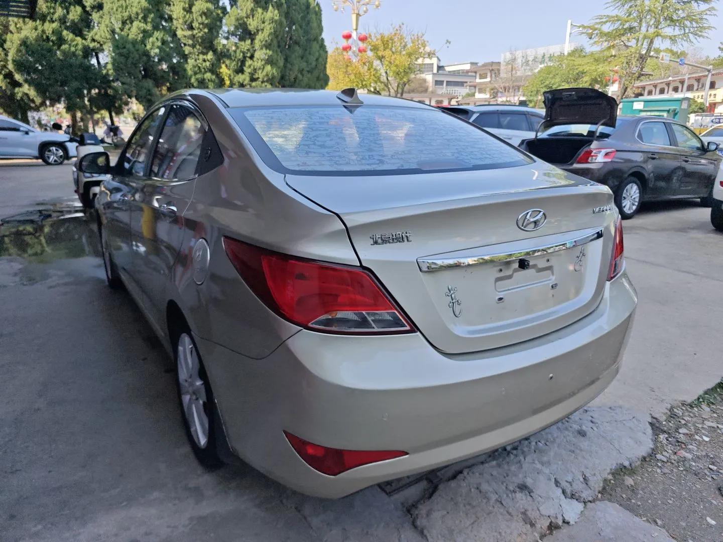 Hyundai Verna (older generation) 2014 1.4L Automatic Leading-Edge GLX — миниатюра 4