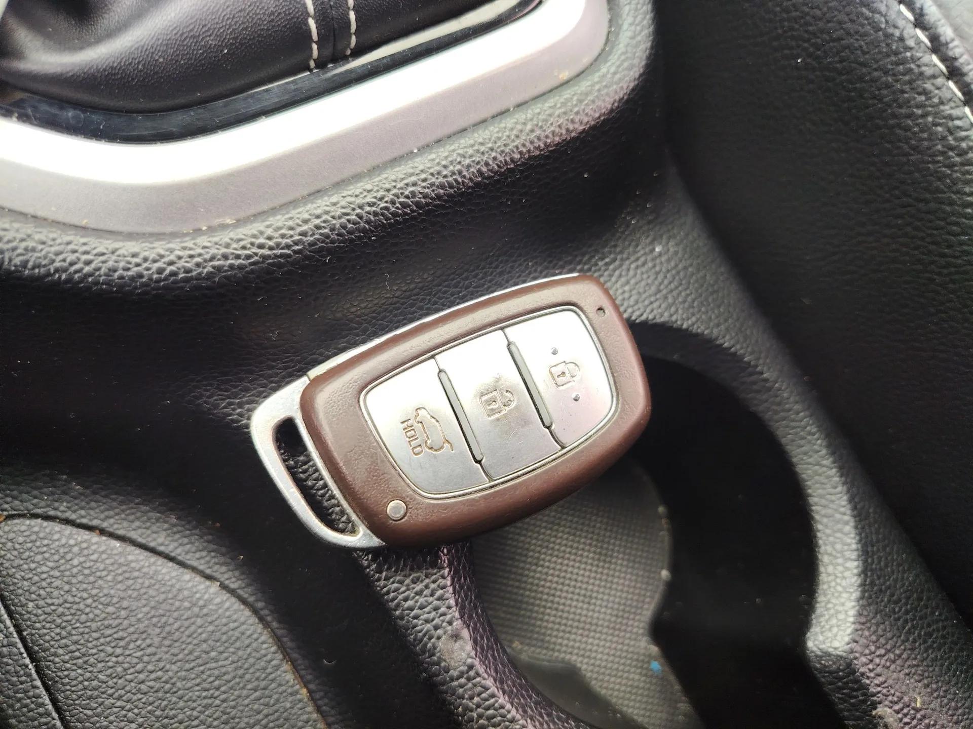 Hyundai ix25 2017 1.6L Automatic Smart Version — миниатюра 12
