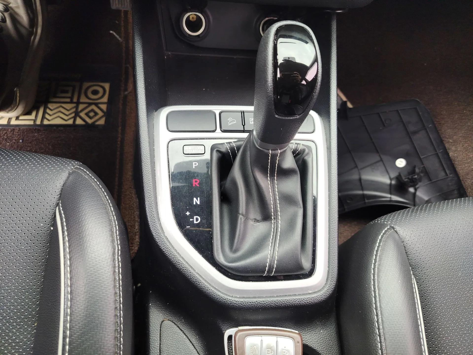 Hyundai ix25 2017 1.6L Automatic Smart Version — миниатюра 17
