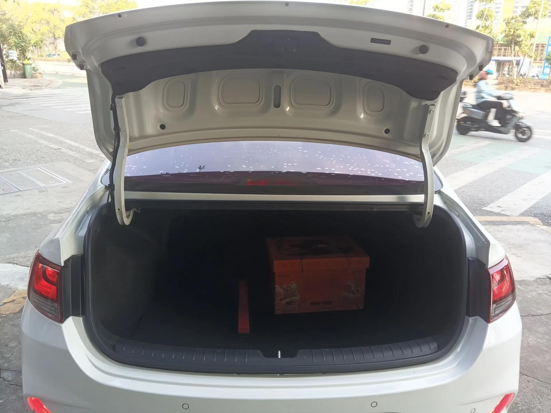 Hyundai Celesta 2018 1.6L Automatic GL Enjoyment Version China V Standard — миниатюра 22