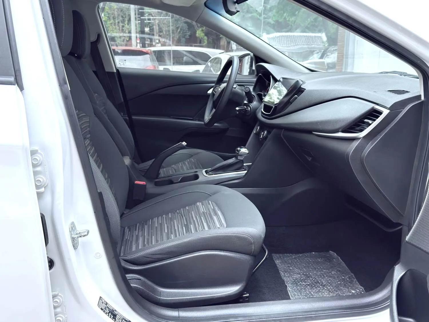 Chevrolet Cavalier 2018 320 Automatic Enjoyment Edition — миниатюра 13